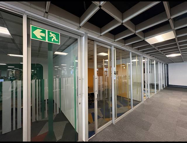 1,462M² OFFICE TO LET IN PINELANDS
